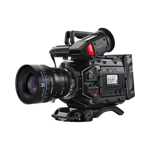 Câmera Digital Cinema 4.6K Blackmagic URSA Mini Pro G2 com lente montada