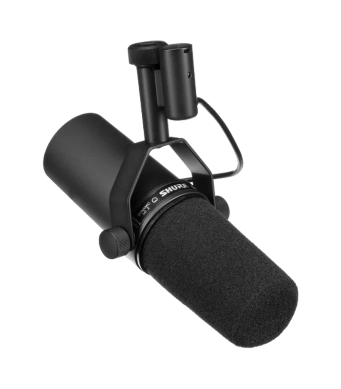 Microfone dinâmico Shure SM7B com montagem de garfo e filtro pop